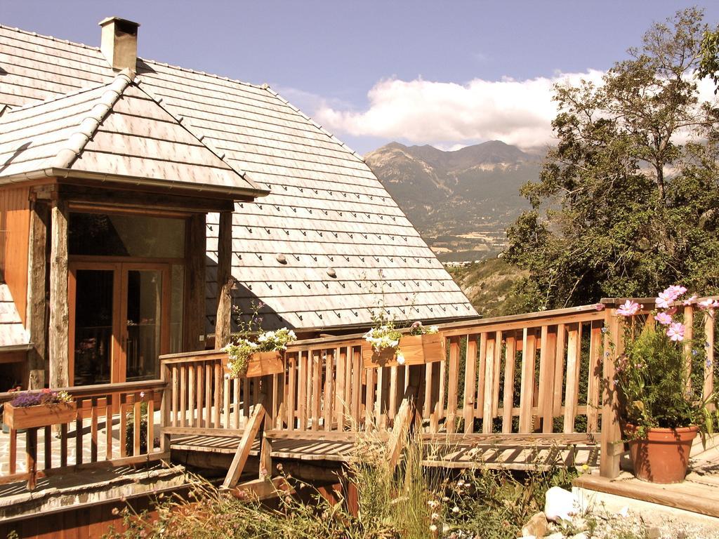 Le Moulin Ollivier Hotel Saint-Andre-d'Embrun Exterior photo